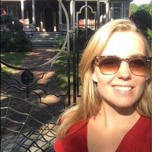 Meet your Posher, Carley